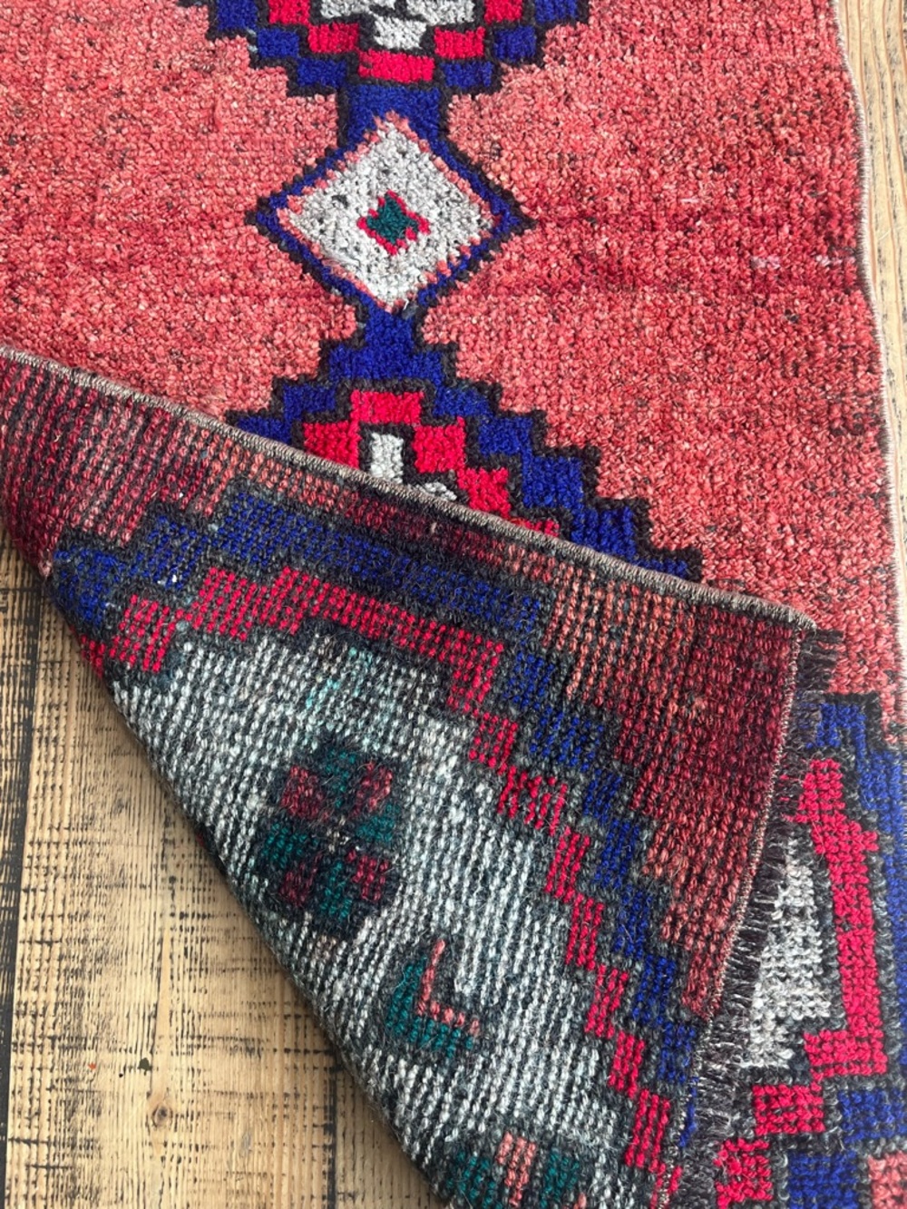 Amazing Handwoven Wool Turkish Rug - Picture 7 of 7